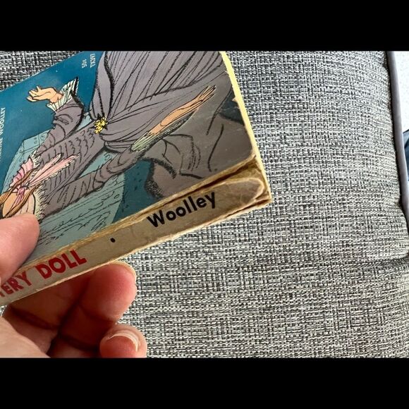 Ginnie and the Mystery Doll By Catherine Woolley Scholastic 1968 - Picture 5 of 6